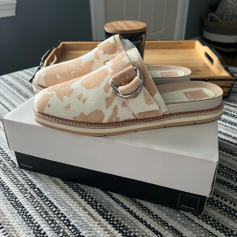 NIB: Dolce Vita Cow print mules - Picture 1 of 5